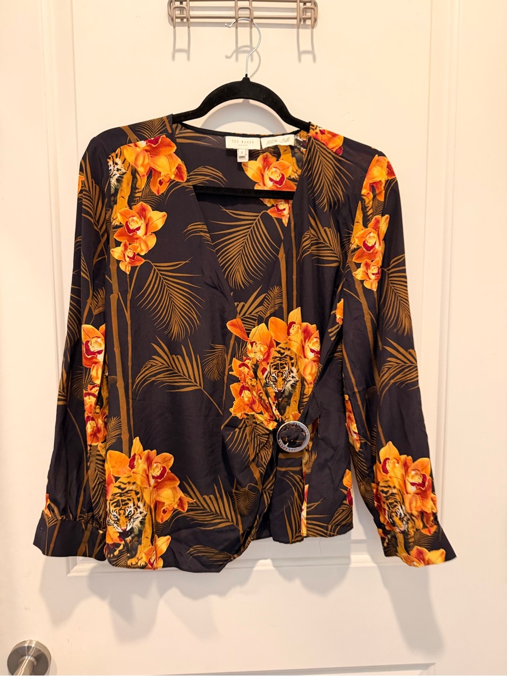 Ted Baker Tiger Orchid 100%
Silk Wrap Blouse Top with Ring Detail Size 2